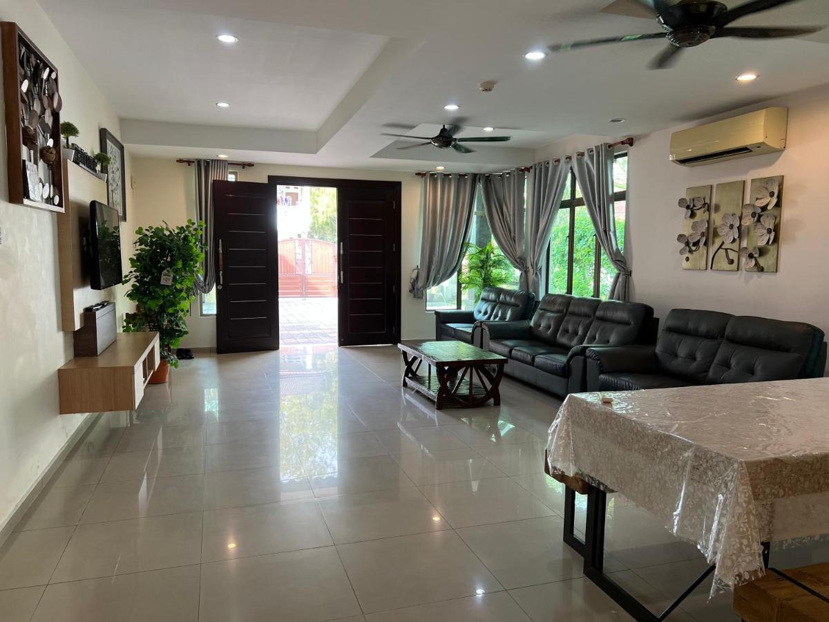 Melaka Beachfront Villa With Pool Buitenkant foto