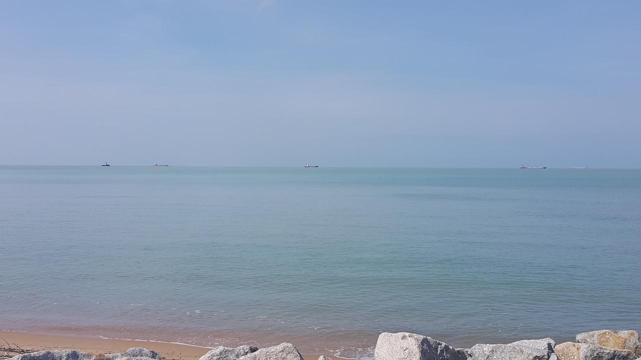 Melaka Beachfront Villa With Pool Buitenkant foto